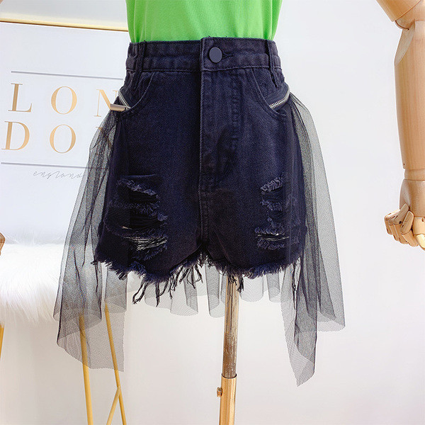 Pantaloni scurți de damă cu tul în alb și negru