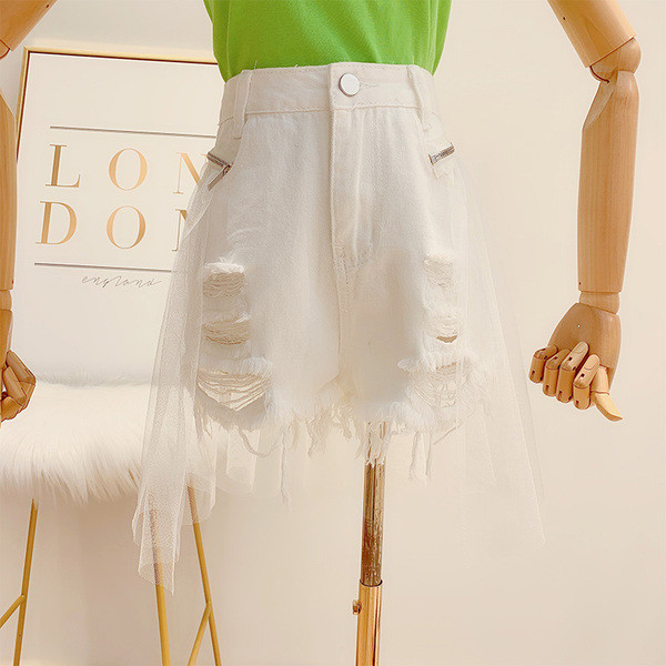 Pantaloni scurți de damă cu tul în alb și negru