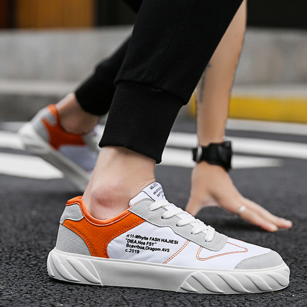 Tenisi actuali pentru bărbați în patru culori cu inscripții