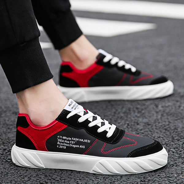 Tenisi actuali pentru bărbați în patru culori cu inscripții