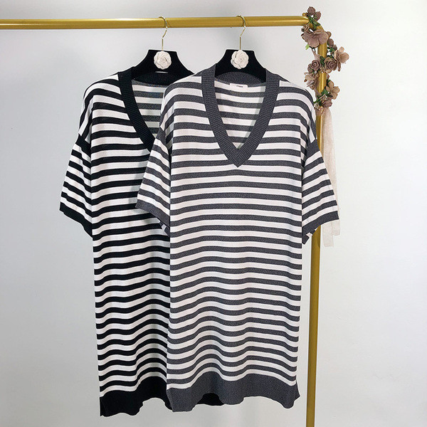 Rochie lejeră în dungi cu mâneci scurte în două culori