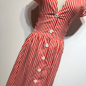 Rochie lungă în dungi, cu mâneci scurte și nasturi