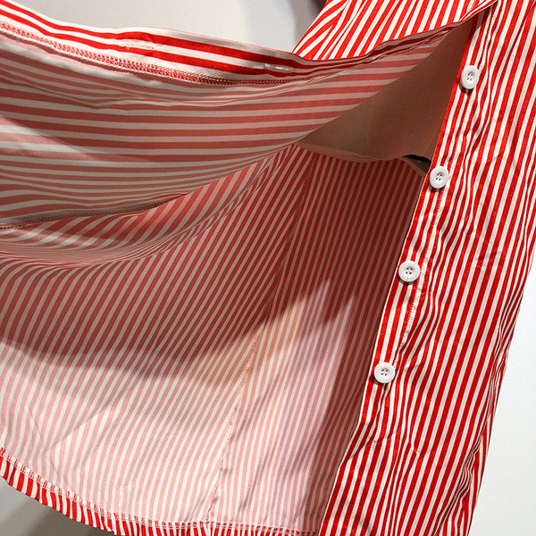 Rochie lungă în dungi, cu mâneci scurte și nasturi