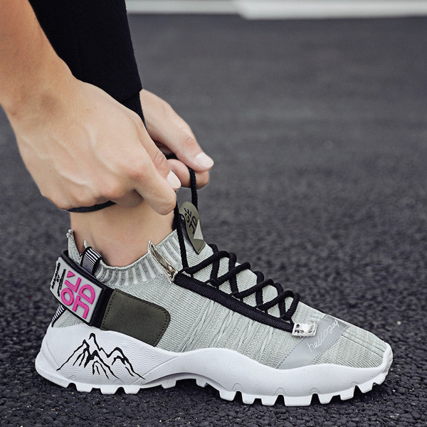 Adidași moderni pentru bărbați cu aplicație - în patru culori