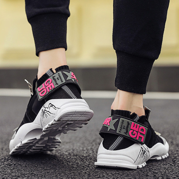 Adidași moderni pentru bărbați cu aplicație - în patru culori