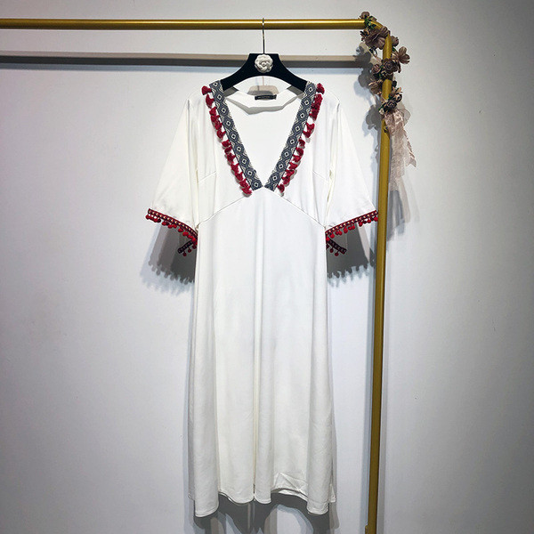 Rochie lunga de dama cu decolteu in V si ciucuri