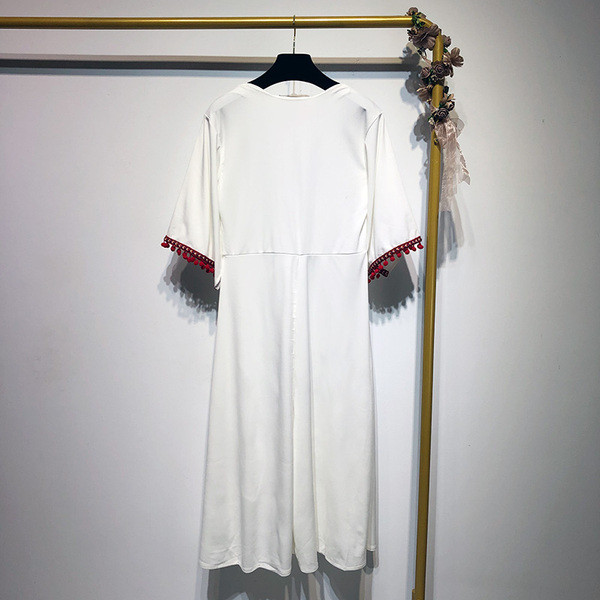 Rochie lunga de dama cu decolteu in V si ciucuri