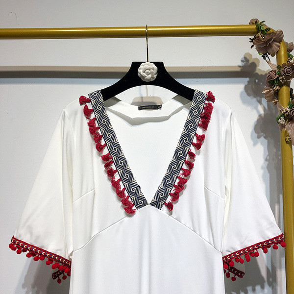 Rochie lunga de dama cu decolteu in V si ciucuri