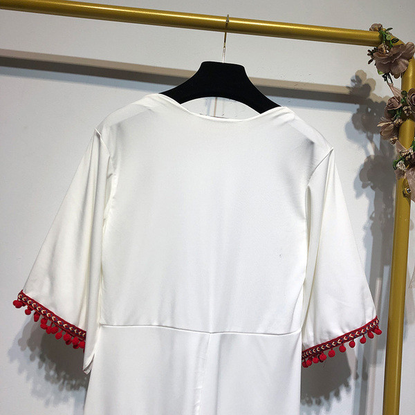 Rochie lunga de dama cu decolteu in V si ciucuri