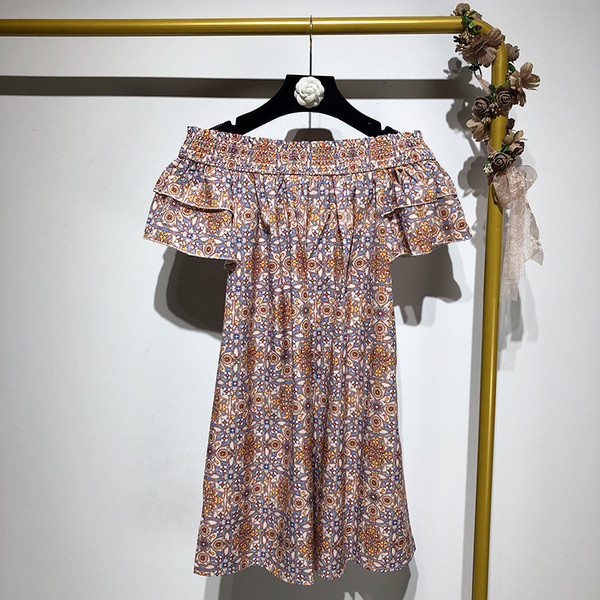 Rochie scurta de dama cu umerii goi cu model colorat