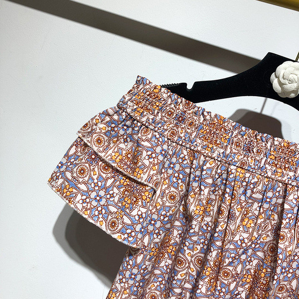 Rochie scurta de dama cu umerii goi cu model colorat