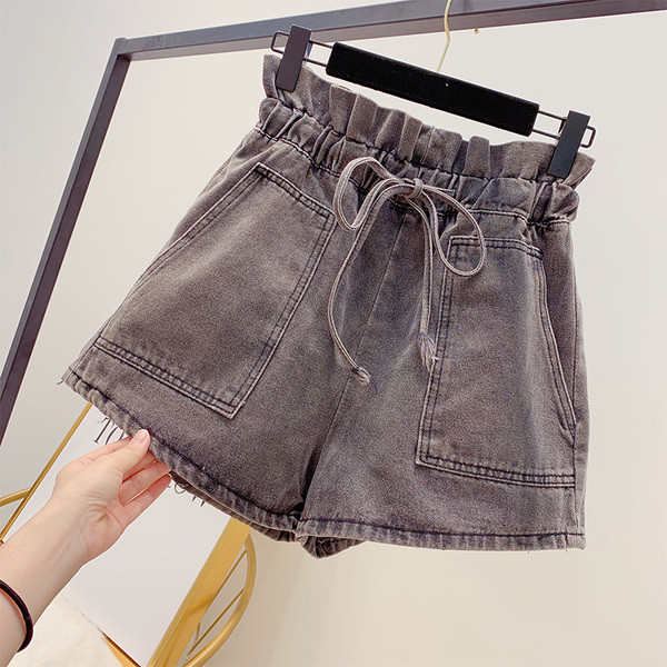 Pantaloni scurti de dama cu elastic si buzunare in negru