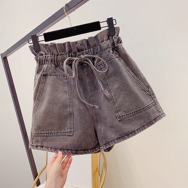 Pantaloni scurti de dama cu elastic si buzunare in negru