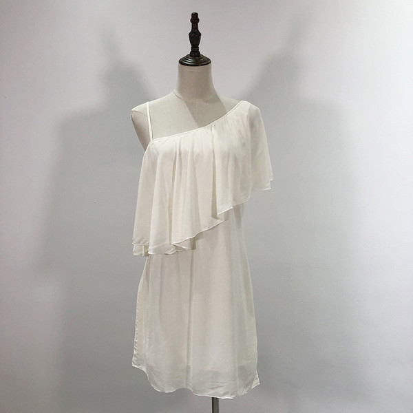 Rochie de damă din șifon cu un umăr gol în alb și negru