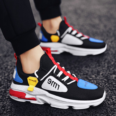 Tenisi de bărbați actuali în trei culori cu inscripție