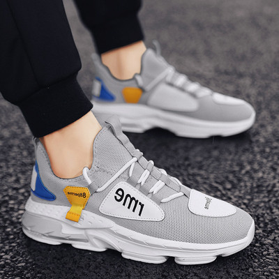 Tenisi de bărbați actuali în trei culori cu inscripție