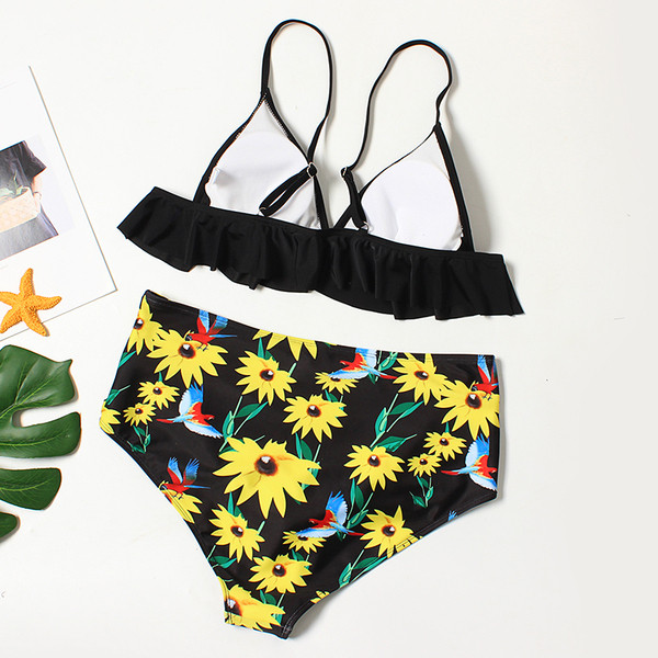 Costum de baie modern din două piese cu pantaloni cu talie înaltă