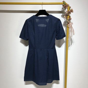 Rochie scurta cu decolteu in V in albastru si nasturi