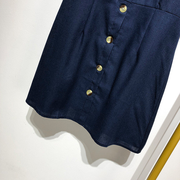 Rochie scurta cu decolteu in V in albastru si nasturi