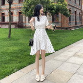 Alkalmi női ruha fehér színben, rövid ujjal