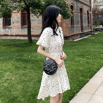 Alkalmi női ruha fehér színben, rövid ujjal