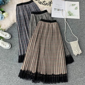 Fusta dama in carouri cu dantela