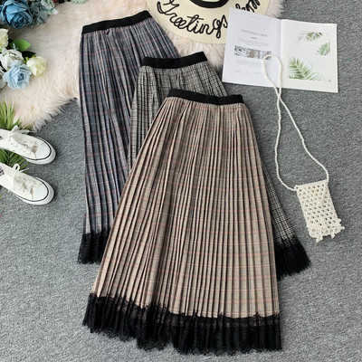 Fusta dama in carouri cu dantela