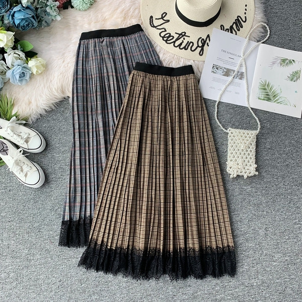 Fusta dama in carouri cu dantela