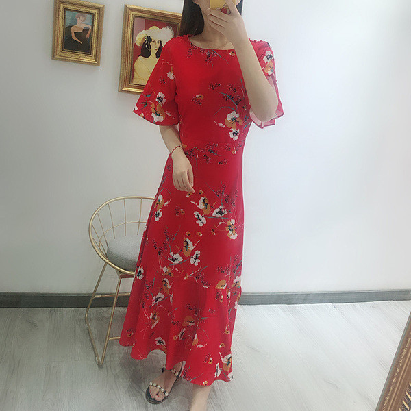 Rochie lunga de dama cu decolteu oval in rosu si dreapta