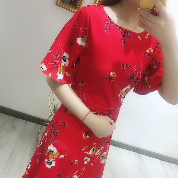 Rochie lunga de dama cu decolteu oval in rosu si dreapta