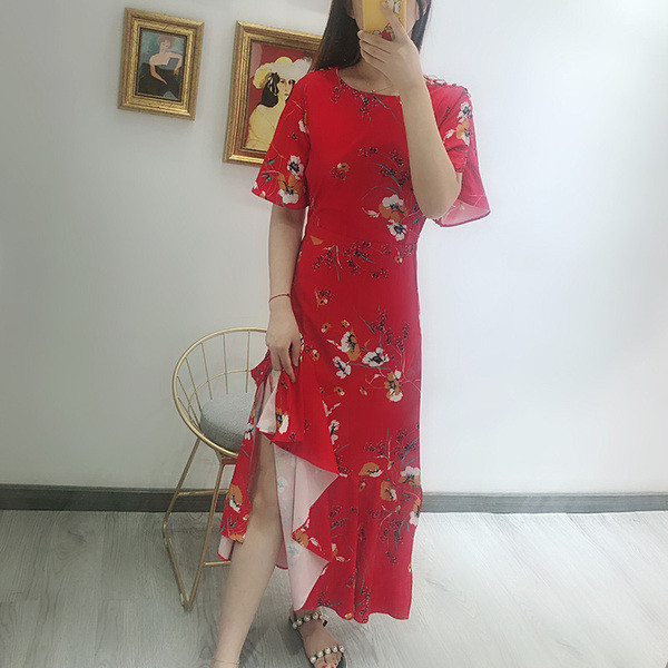 Rochie lunga de dama cu decolteu oval in rosu si dreapta