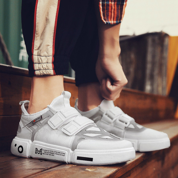 Adidași moderni pentru bărbați cu inscripții - în trei culori