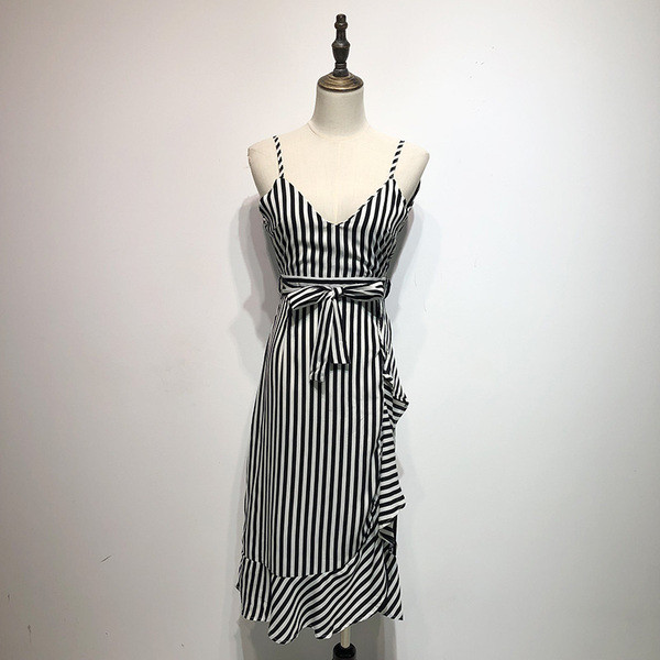 Rochie de dama in dungi cu bretele subtiri si spatele gol