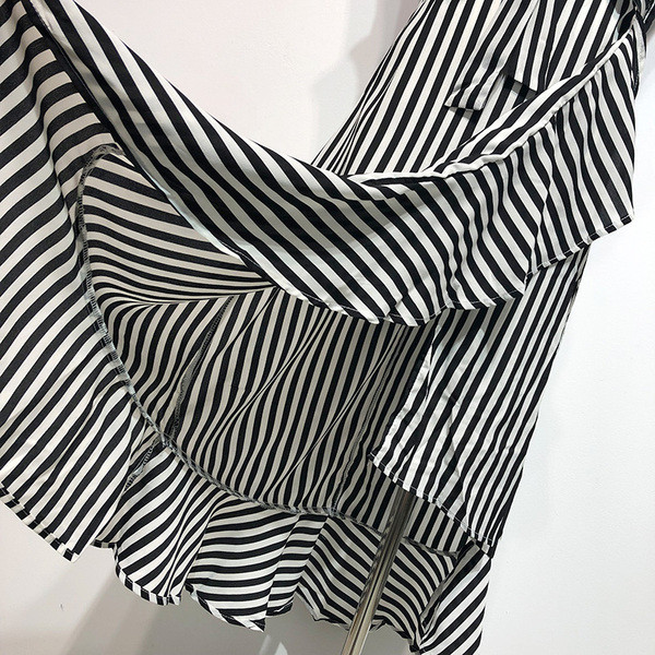 Rochie de dama in dungi cu bretele subtiri si spatele gol