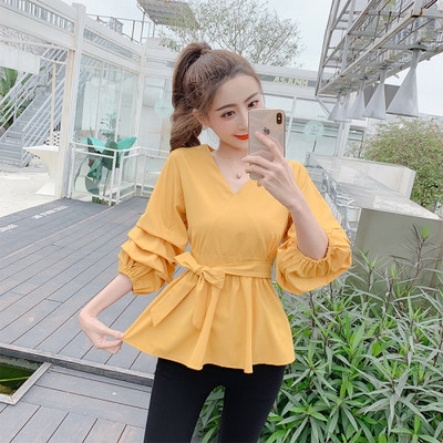 Cămașă modernă de damă în două culori cu decolteu în V