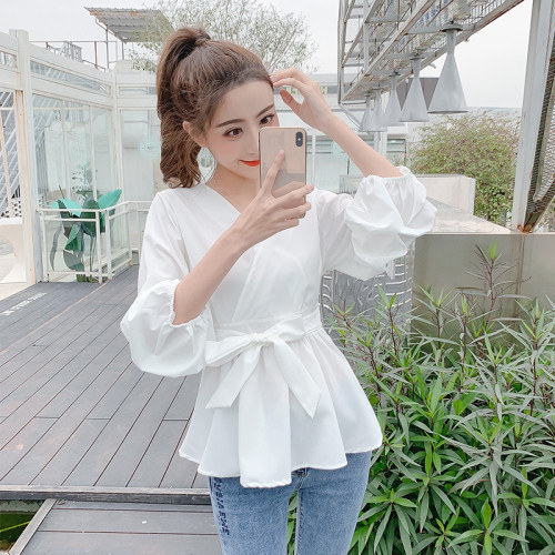 Cămașă modernă de damă în două culori cu decolteu în V