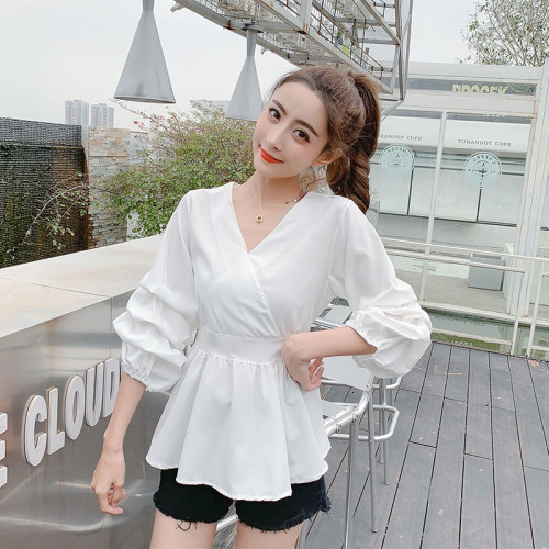 Cămașă modernă de damă în două culori cu decolteu în V