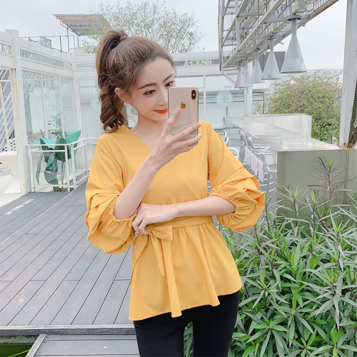 Cămașă modernă de damă în două culori cu decolteu în V