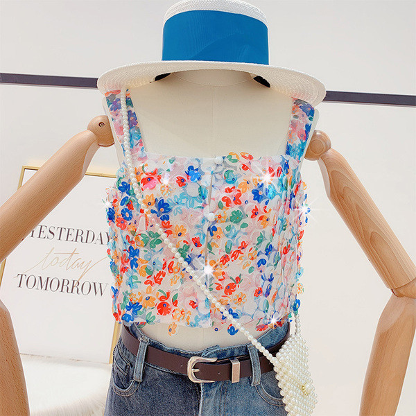 Színes női rövid felső gombokkal