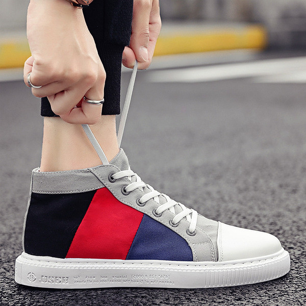 Tenisi de bărbați actuali în trei culori cu talpă plată