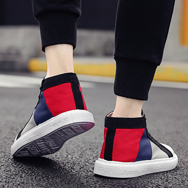 Tenisi de bărbați actuali în trei culori cu talpă plată