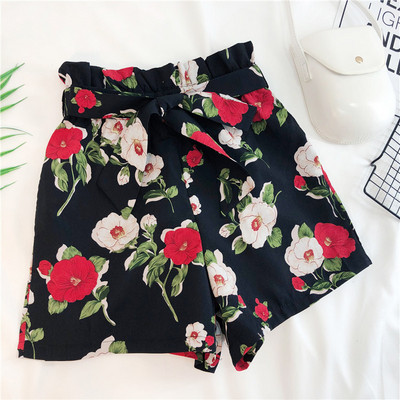 Pantaloni scurti de dama in doua culori cu motive florale