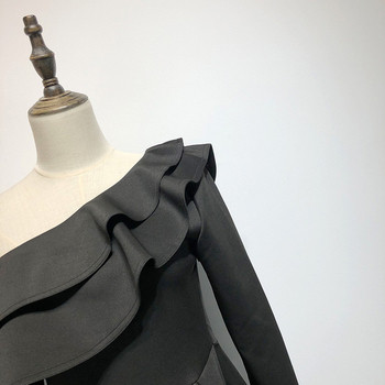 Rochie elegantă de damă cu mâneci lungi și umerii goi, în negru