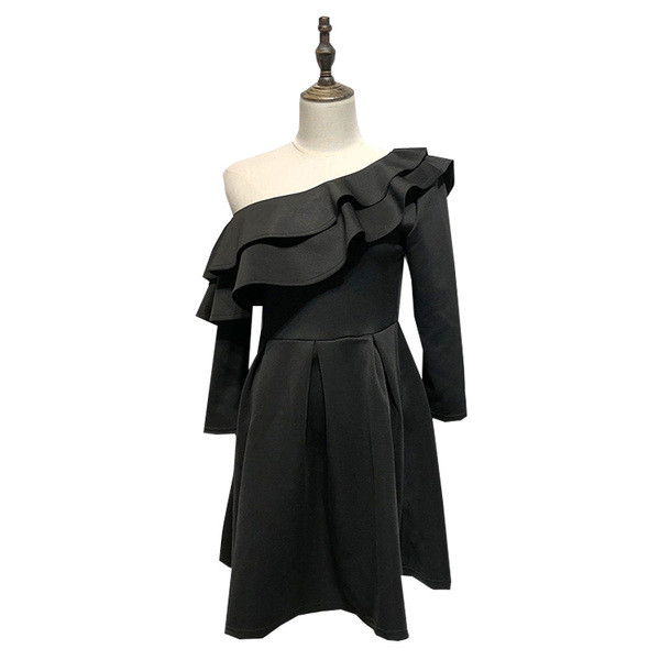 Rochie elegantă de damă cu mâneci lungi și umerii goi, în negru