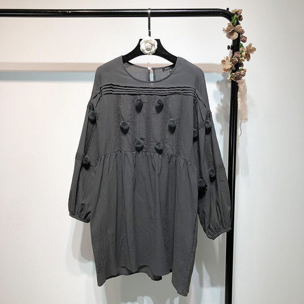 Rochie lată de damă cu mâneci lungi cu element 3D