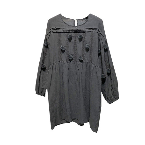 Rochie lată de damă cu mâneci lungi cu element 3D