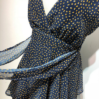 Рокля с дълбоко V - образно деколте и връзки на талията