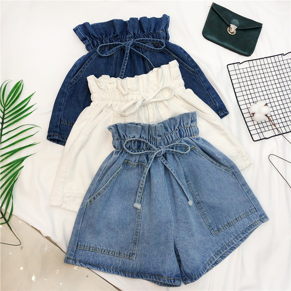 Pantaloni scurți moderni de damă - în patru culori