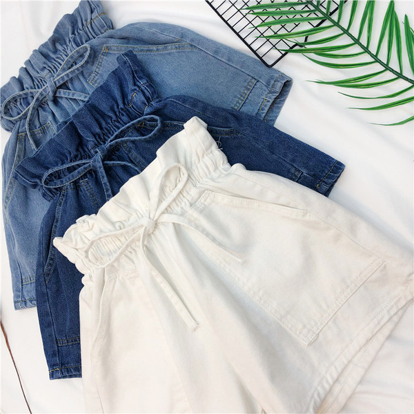 Pantaloni scurți moderni de damă - în patru culori