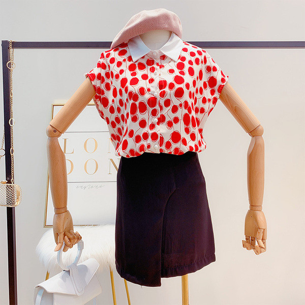 Maieu de damă cu buline cu guler și nasturi